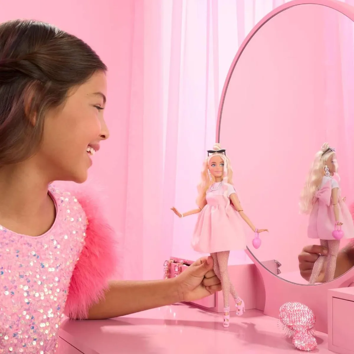 MATTEL Muñecas*Barbie - Muñeca Deluxe Style vestido con lazo