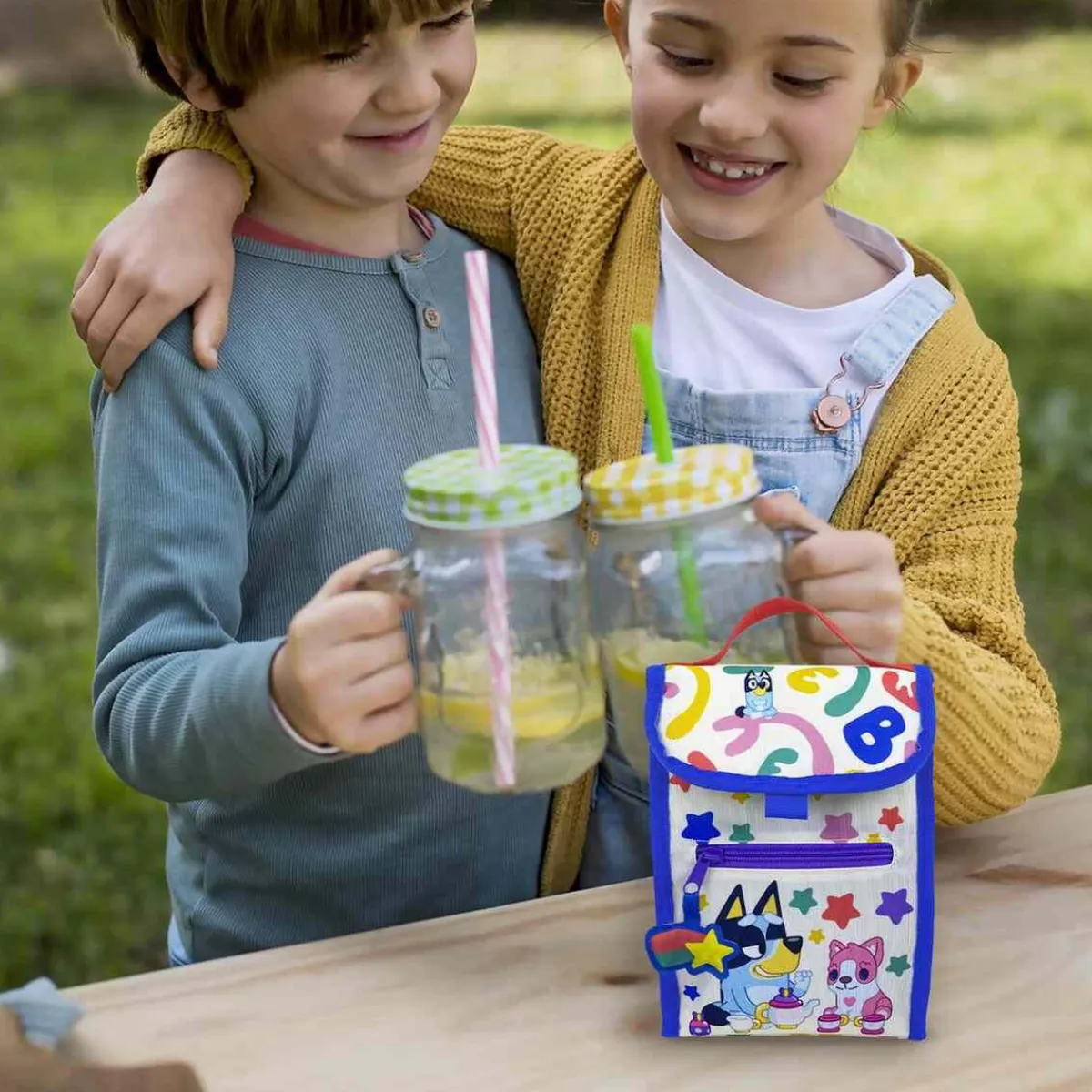 C Y P BRANDS Material Escolar*Bluey - Bolsa de Merienda - Colección Rainbow