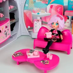 FAMOSA Muñecas*Cafetería de Hello Kitty