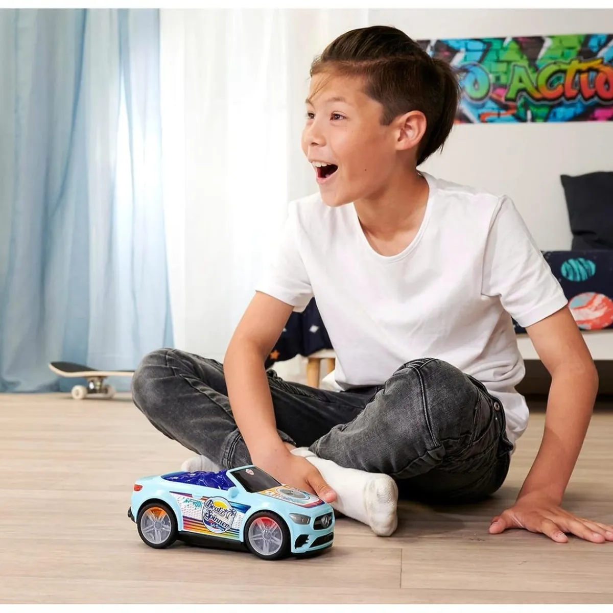 FUNKO UK LIMITED Vehículos Y Circuitos*Coche de juguete con luces intermitentes, música y giros, incluye pilas ㅤ