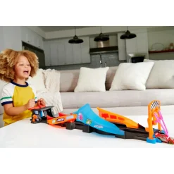 MATTEL Vehículos Y Circuitos*Disney - Cars - Pista de coches de juguete que brilla en la oscuridad, incluye 2 vehículos ㅤ