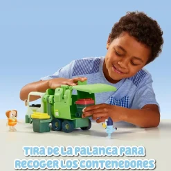 FAMOSA Coleccionables Y Mini Mundos*- Bluey - Camión de juguete educativo sobre reciclaje con figura de perrito y accesorios ㅤ