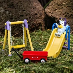 FAMOSA Coleccionables Y Mini Mundos*- Bluey - Set de Juguete Parque Mini Playset con Figura articulada de Perrito, Serie de Dibujos Animados ㅤ