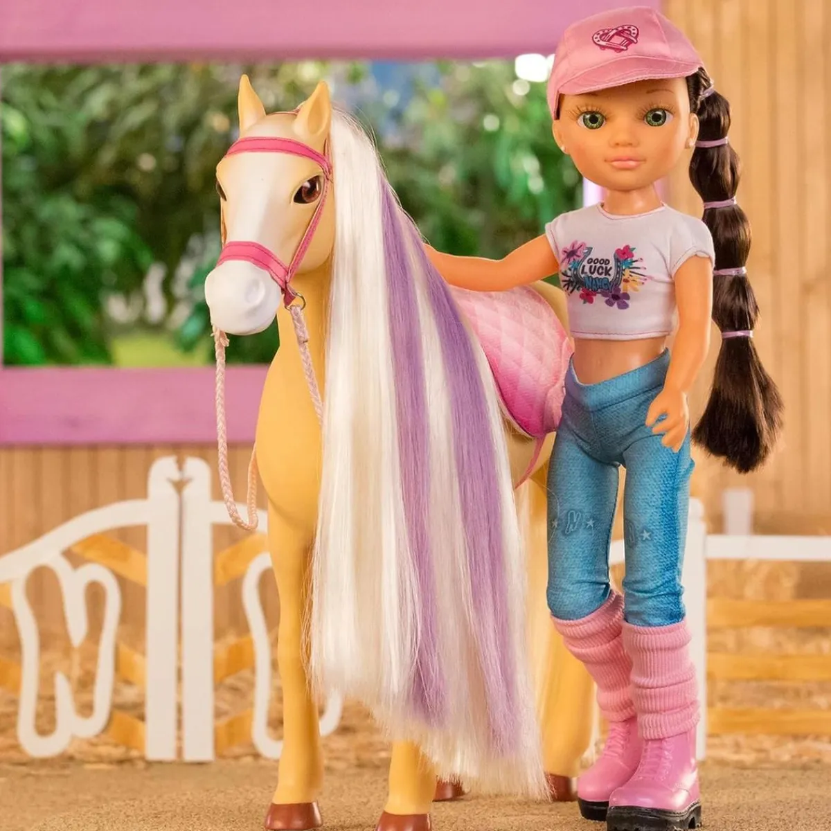 NANCY Muñecas*- Muñeca articulada con caballo y accesorios de cuidado ㅤ