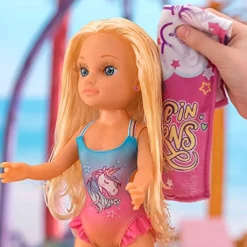NANCY Muñecas*- Muñeca con toalla mágica, pelo rubio largo, accesorios veraniegos y unicornio